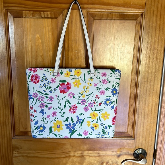 kate spade Handbags - Kate Spade Flowered Purse